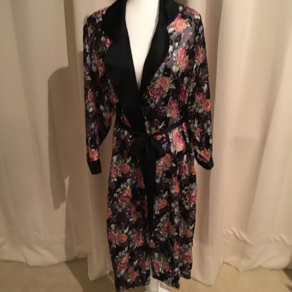 Victoria’s Secret Robe - Picture 8 of 12